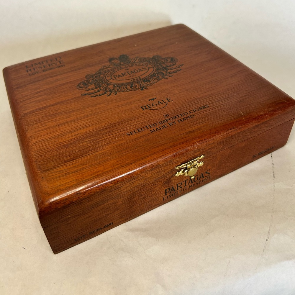Partagas Limited Reserve Regale Empty Wooden Cigar Box Hinged Lid‎ 2 Inserts